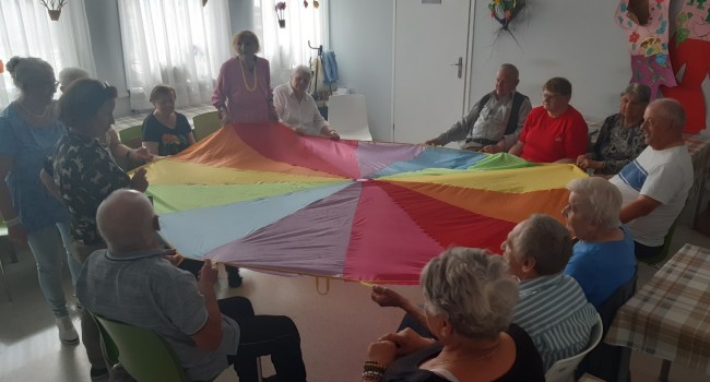 osoby z chustą klanzy