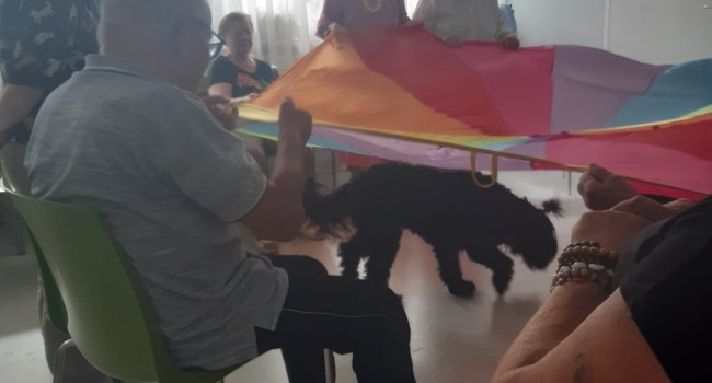 osoby z chustą klanzy